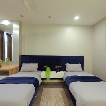 Hotel Bay Laurel Retreat Фаридабад Экстерьер фото