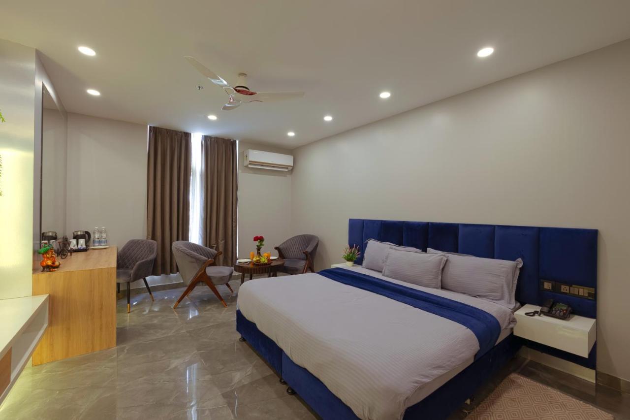 Hotel Bay Laurel Retreat Фаридабад Экстерьер фото